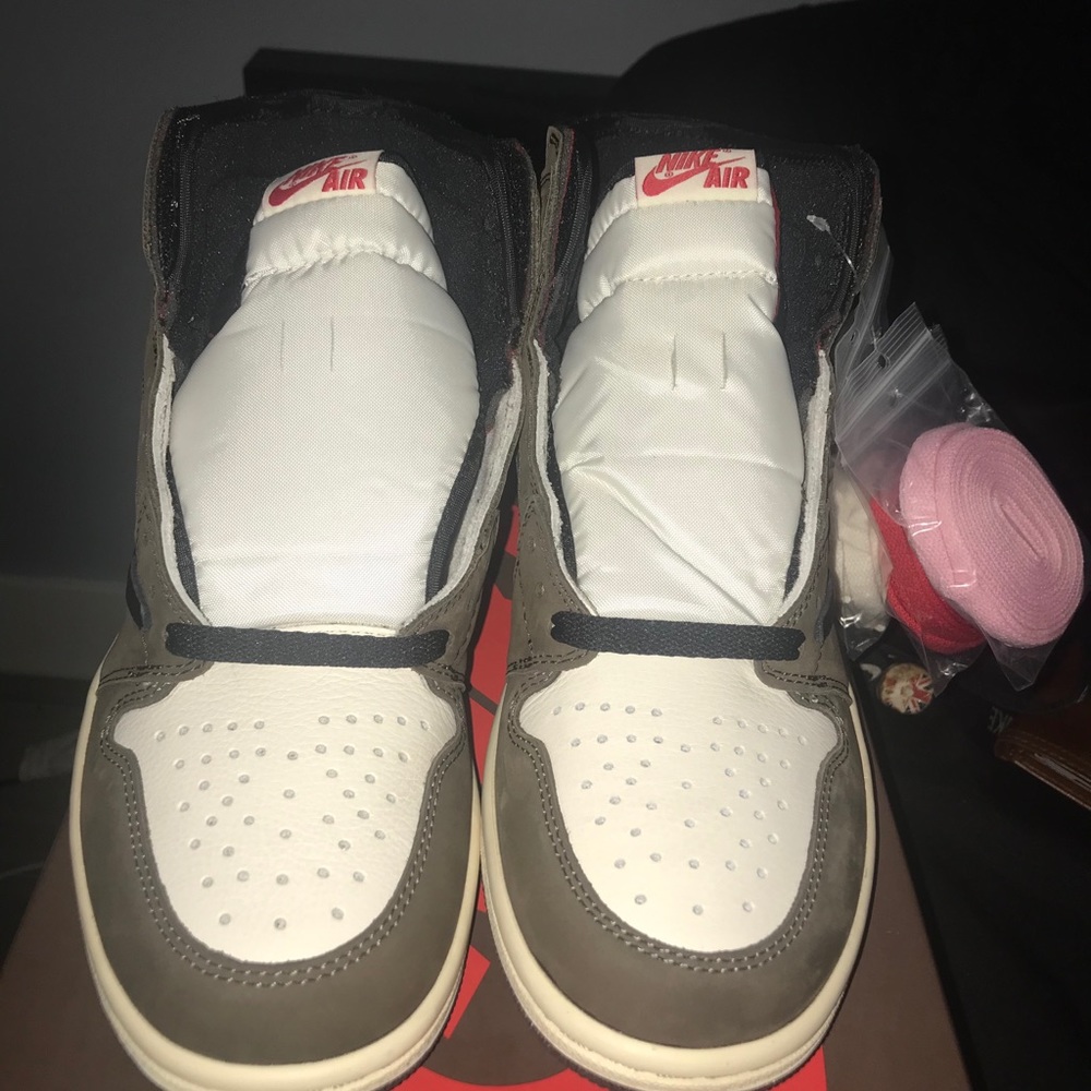 Travis Scott Jordan 1 high tops